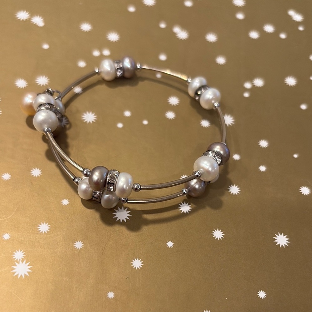Vantel Pearls Silver and White Wrap Bracelet
